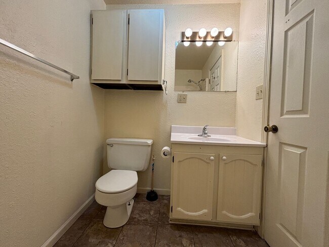 Building Photo - Uptown Apartments