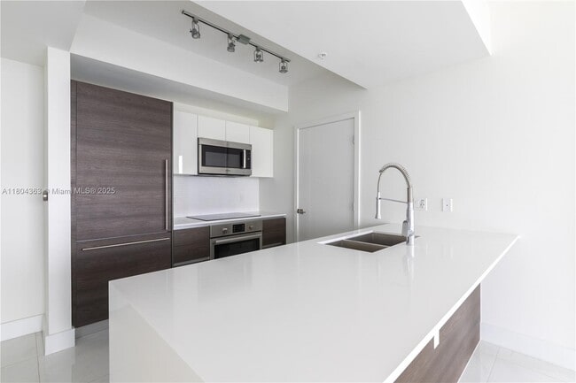 Building Photo - 301 Altara Ave