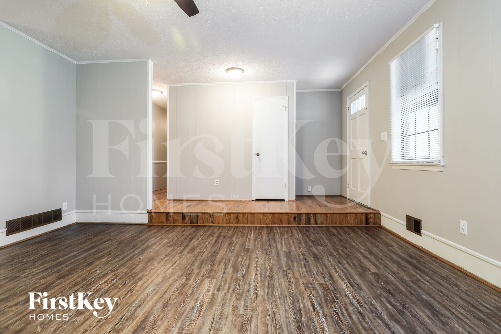 Building Photo - 3704 Newport Dr