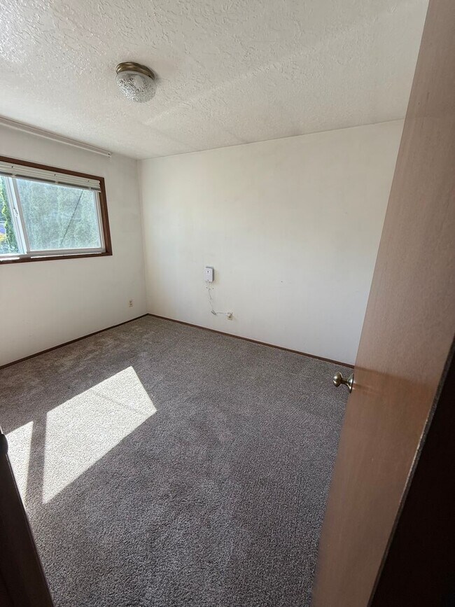Building Photo - 465 N 11th St
