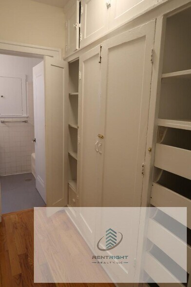 Building Photo - 426 W Briar Pl