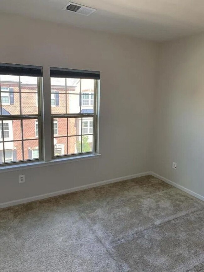 Building Photo - Modern 2BR + Office Townhome with Garage &...