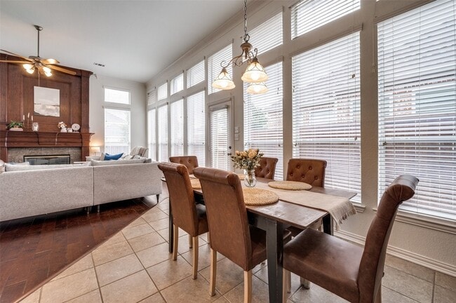 Building Photo - 3523 Lincoln Dr