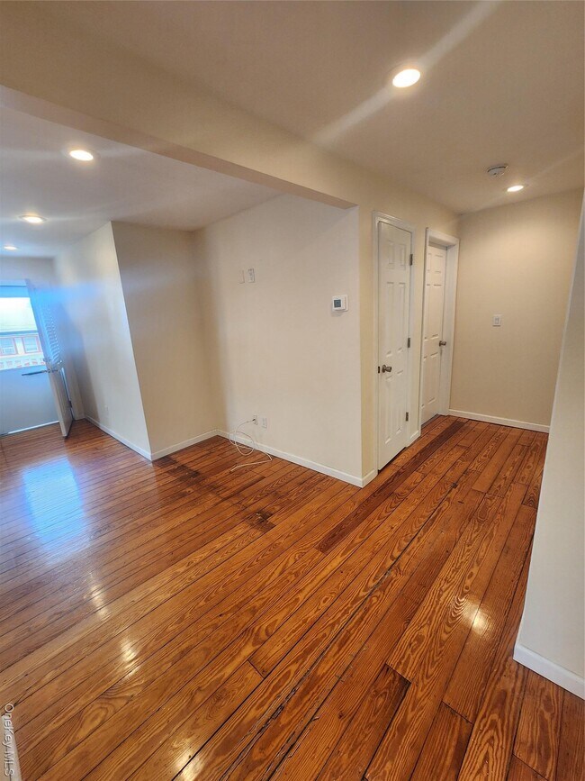 Building Photo - 632 Piermont Ave