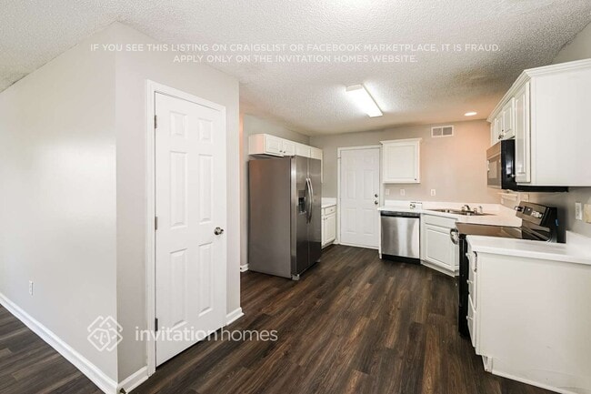Building Photo - 7122 Lowen Rd