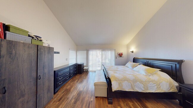 Building Photo - Spanish Trails Guard Gated Townhome!