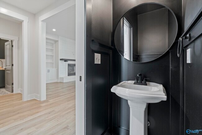 Building Photo - 6605 Waxwood Dr