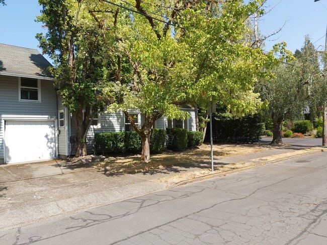 Building Photo - Johnson Duplex