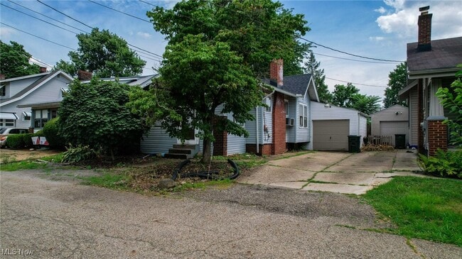 Building Photo - 1126 18th St NE