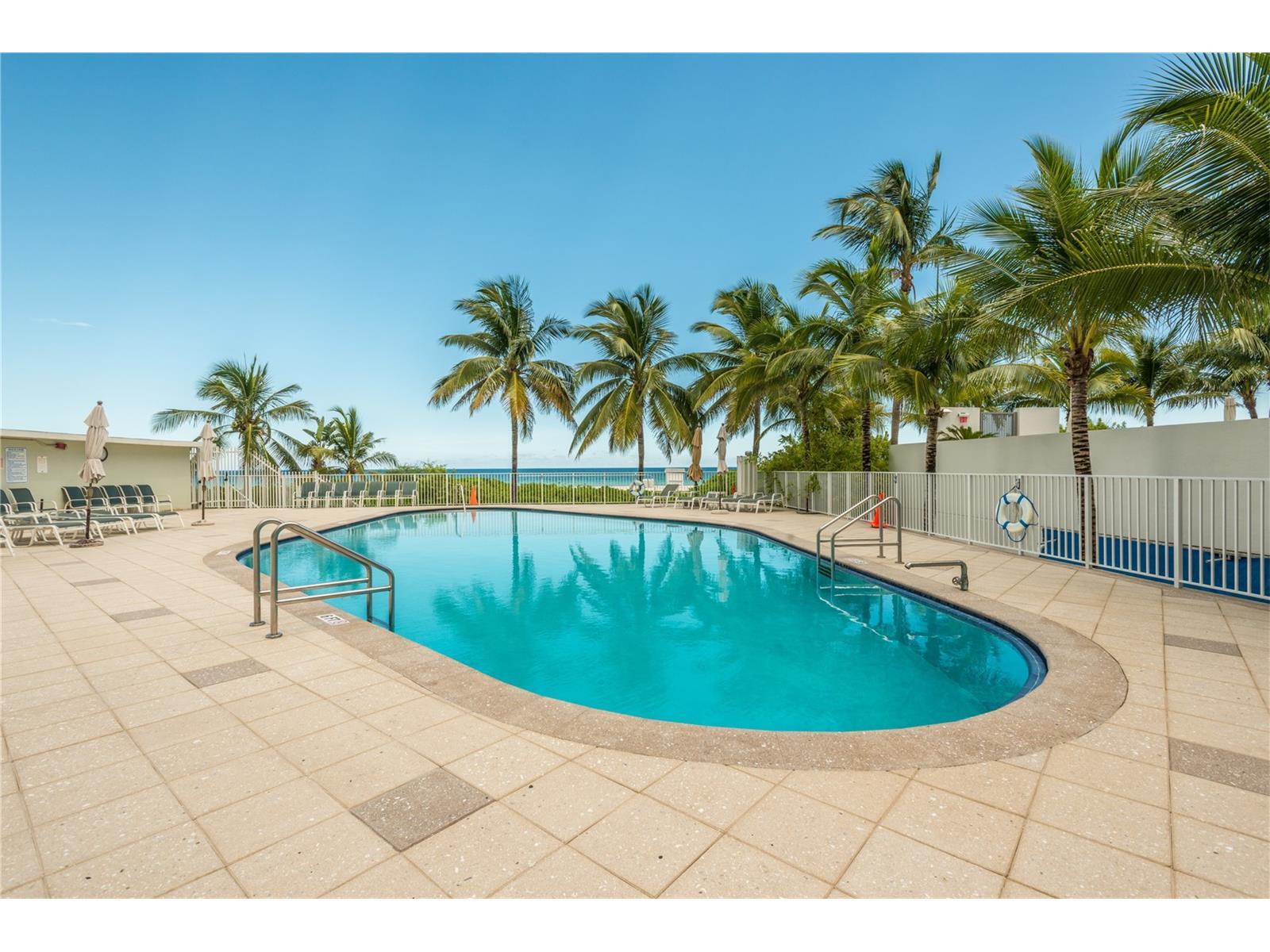 Building Photo - 5825 Collins Ave