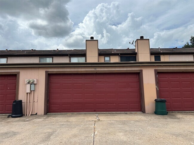Building Photo - 12400 Brookglade Cir