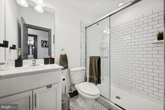 Building Photo - 124 Levering St