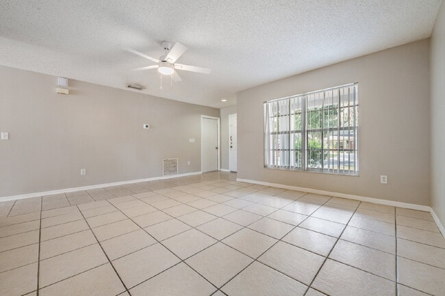 Building Photo - 6724 Summer Haven Dr