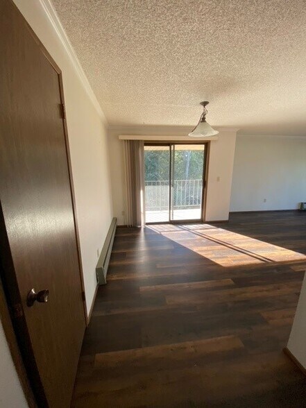 Building Photo - 107 La Villa Dr