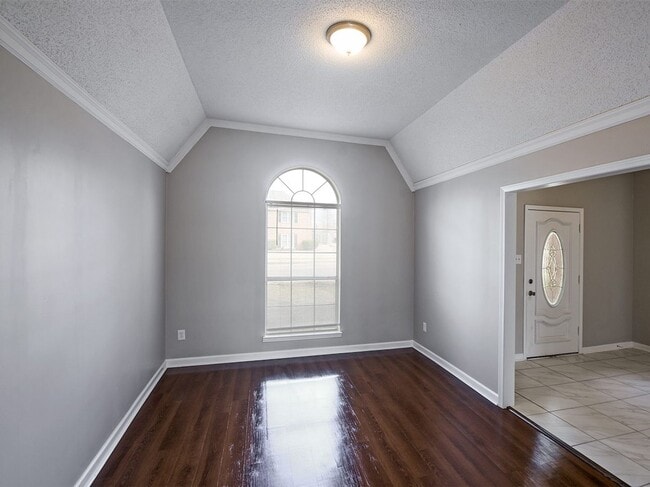 Building Photo - Charming 6 bed, 3 bath home on corner lot between S. Germantown and Hacks Cross.