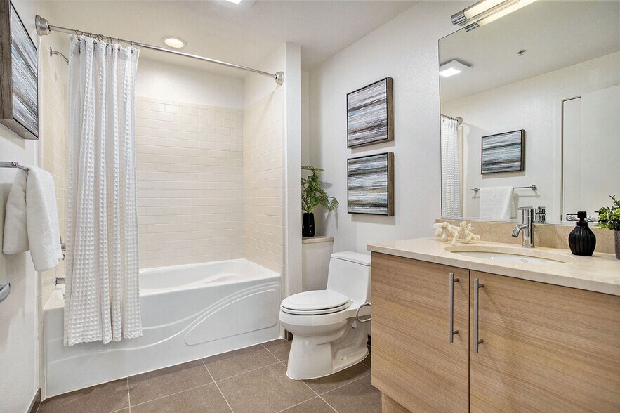 Bathroom - 1655 N California Blvd