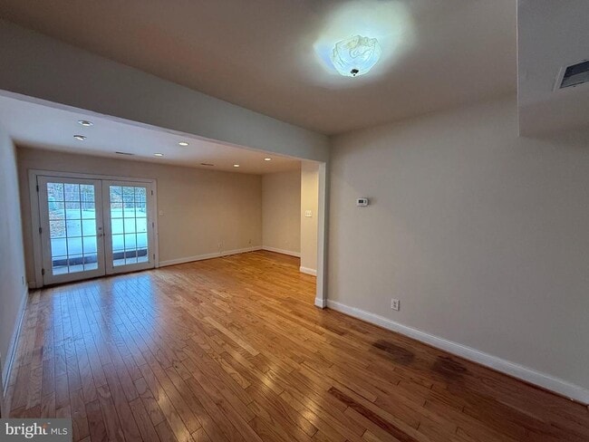 Building Photo - 405 Olde Greenwich Cir