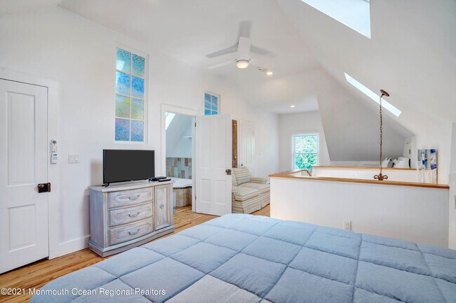 Building Photo - 1108 Sunset Ave