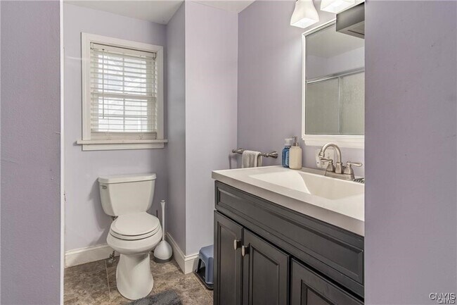 Building Photo - 215 Francis St