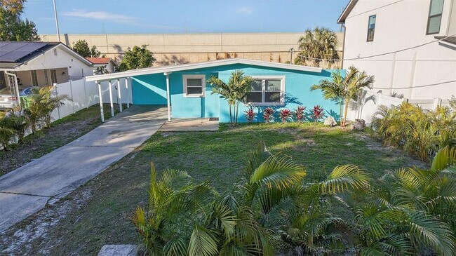 Building Photo - 3117 W La Salle St