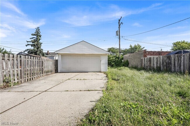 Building Photo - 7514 Bertha Ave
