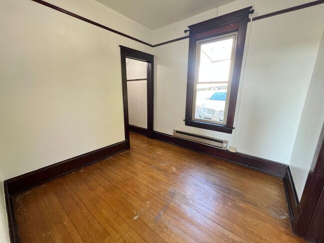 Building Photo - 2+ Bedroom Apartment - AVAILABLE AUGUST 1st!