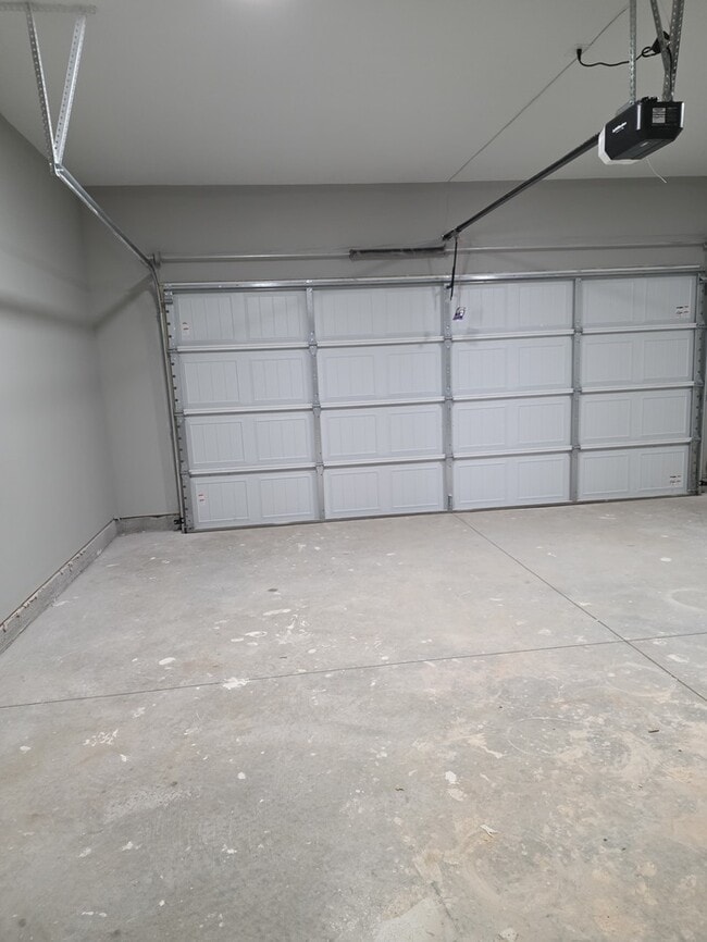 Building Photo - Welcome to your Gem Home!