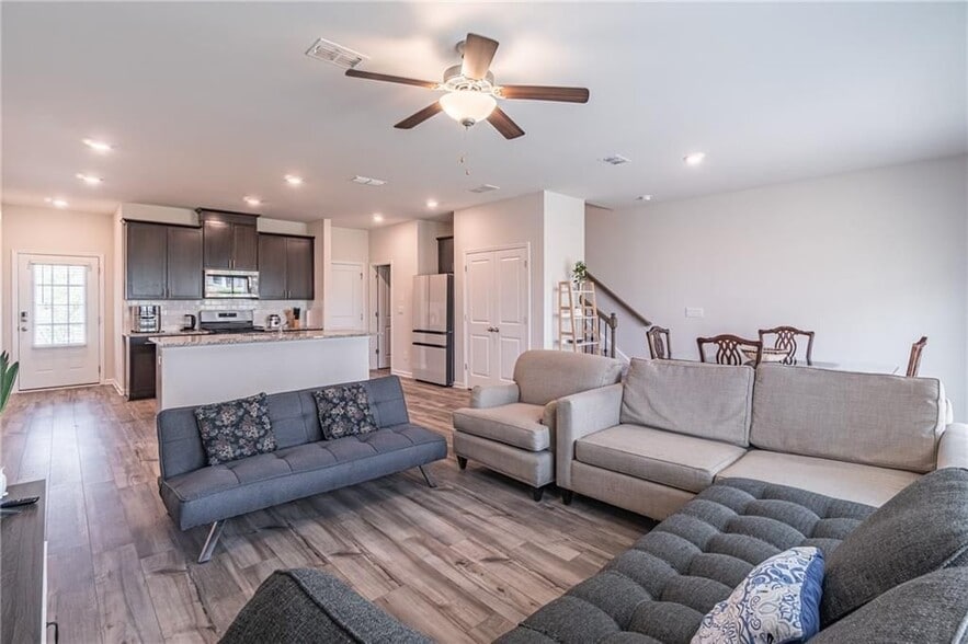 Building Photo - 1452 Villageside Ct