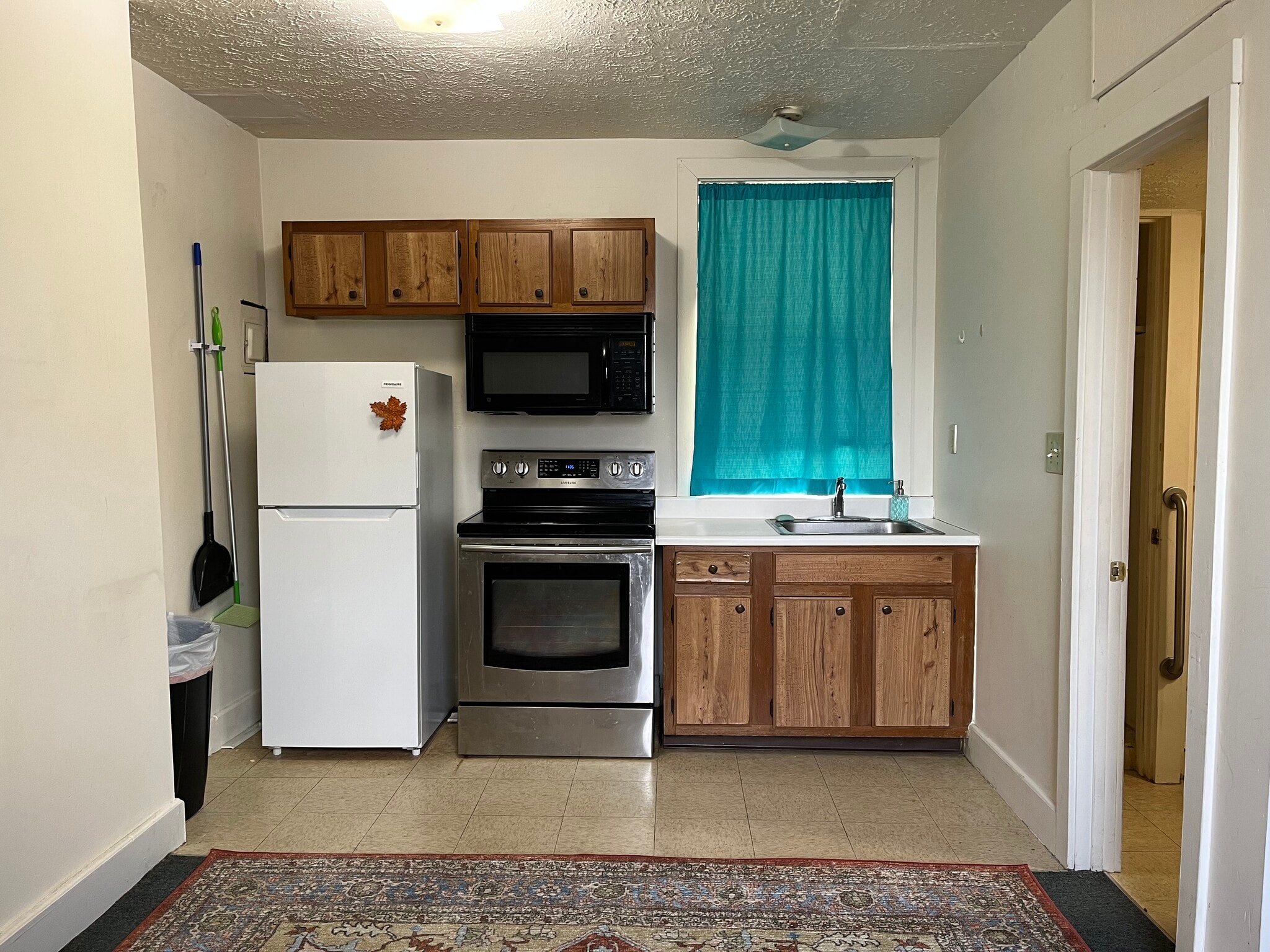 Building Photo - 206 Park St