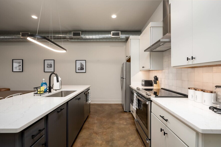 Building Photo - 750 Meda St