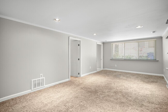 Building Photo - 721 Montego Dr