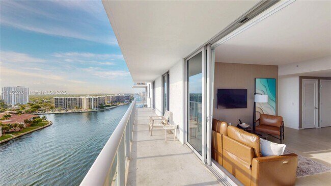 Building Photo - 4010 S Ocean Dr