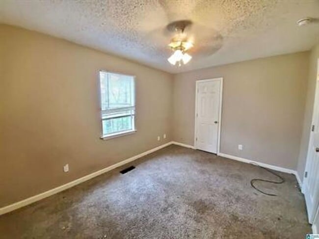 Building Photo - Cozy 3BR/2BA Home with Open Living Space