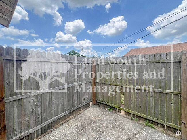 Building Photo - 5825 Charlton Dr