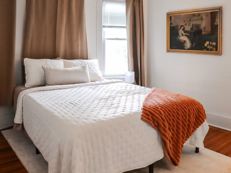 queensized bed - 248 Hartwell Rd