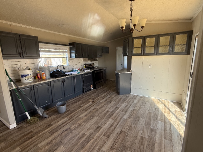 Building Photo - 80 Redwood Ln