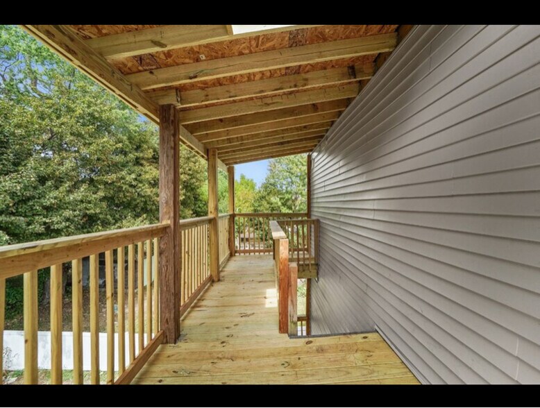 Building Photo - 40 Roberts St