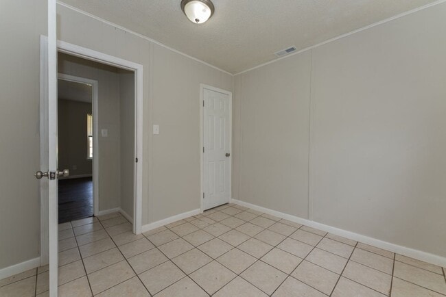 Building Photo - Hot Listing in Athens – 4 Beds, Granite Counters & More!