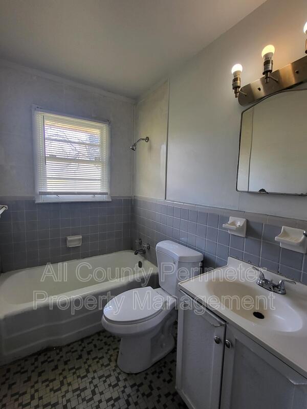 Building Photo - 1877 Chapman Ave