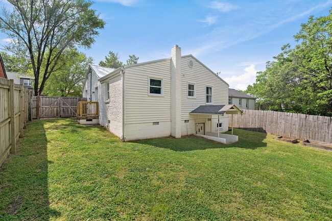 Building Photo - 806 Washington Ave