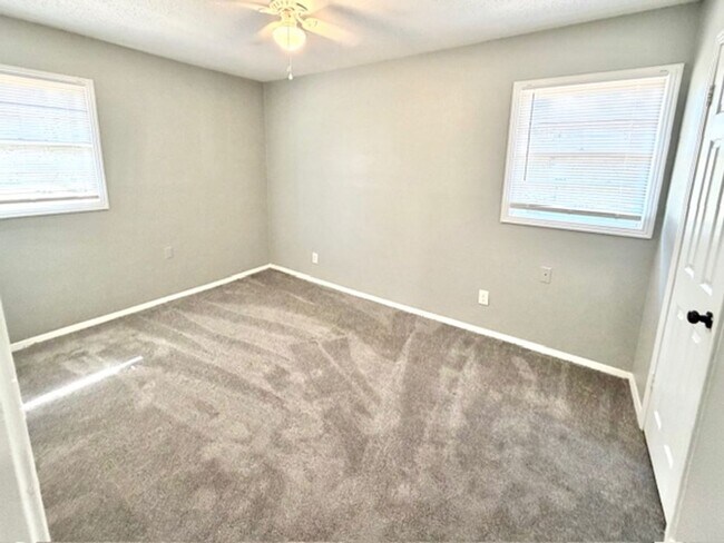 Building Photo - AdenSt3203