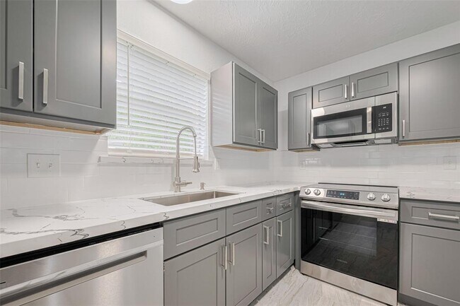Building Photo - 5303 Lookout Mountain Dr