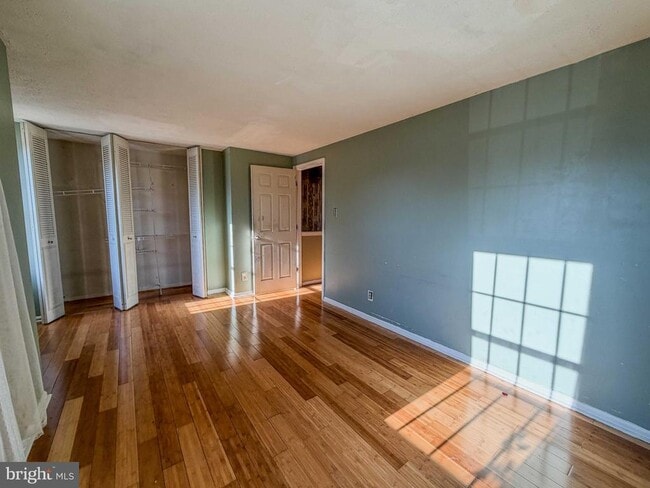 Building Photo - 58 Vanderbilt Ct