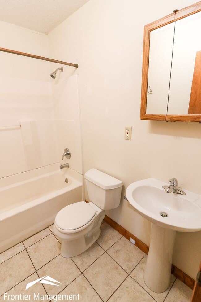 Building Photo - 931 Osage St