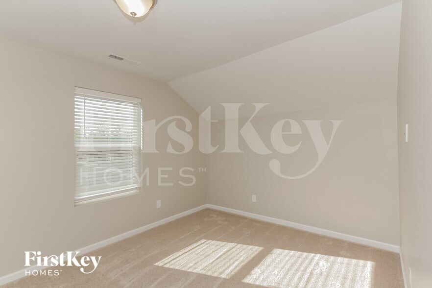Building Photo - 7798 Creek Park Dr