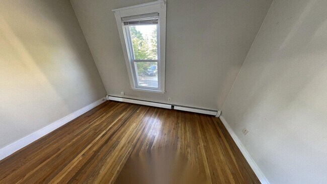 Building Photo - 204 River St