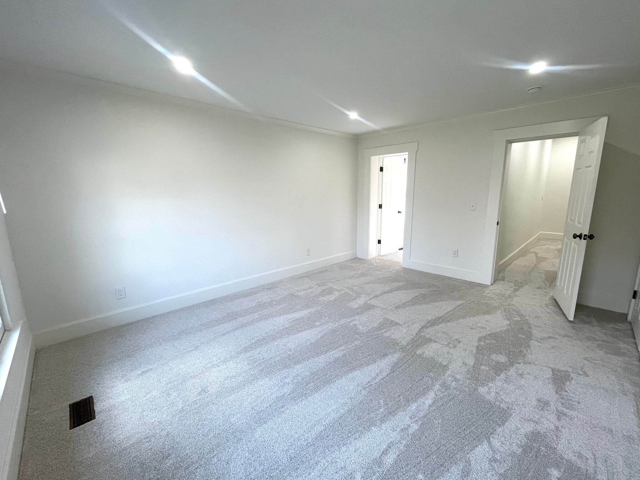 Building Photo - 672 Mohawk St