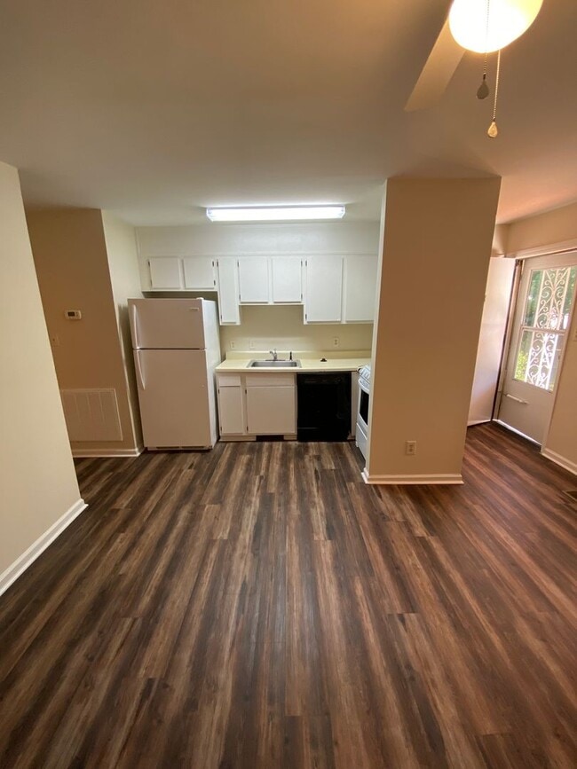 Building Photo - 4130