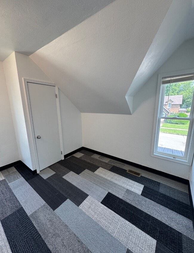 Building Photo - 601 W Wolf Ave