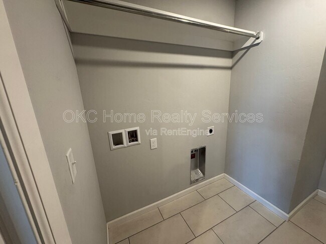 Building Photo - 928 Dusky Valley Ln